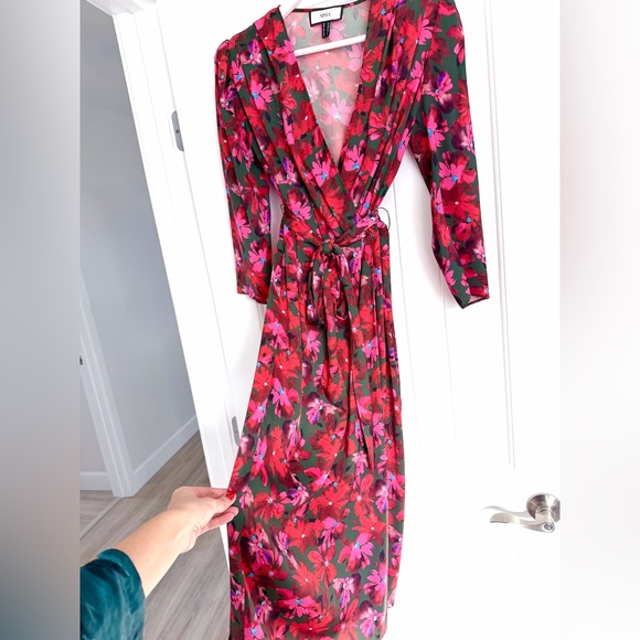 NISSA satin wrapped dress ,Size 4 - Picture 5 of 7